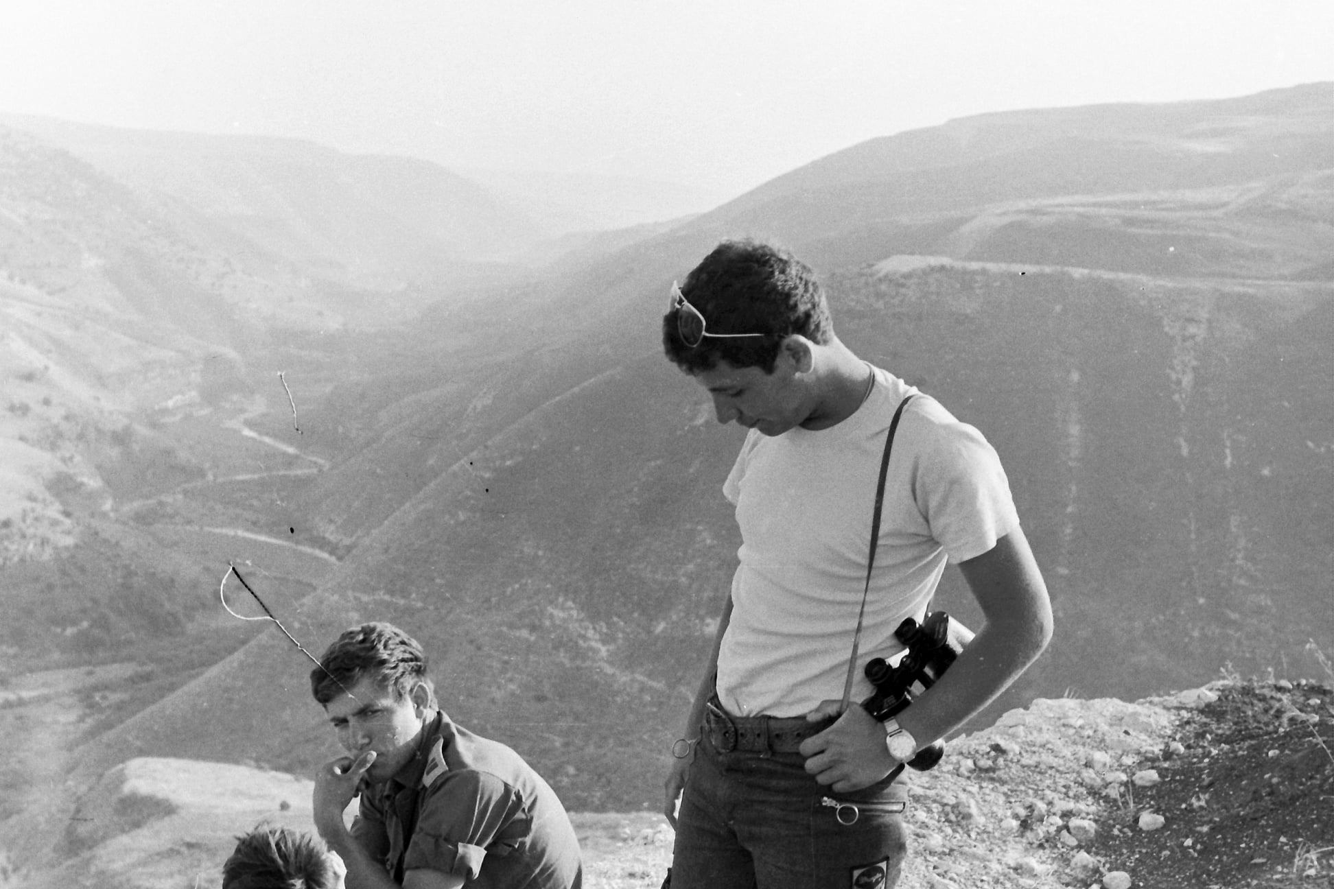 Doron and Eran Avrutsky on mountaintop דורון וערן אברוצקי על פסגת הר