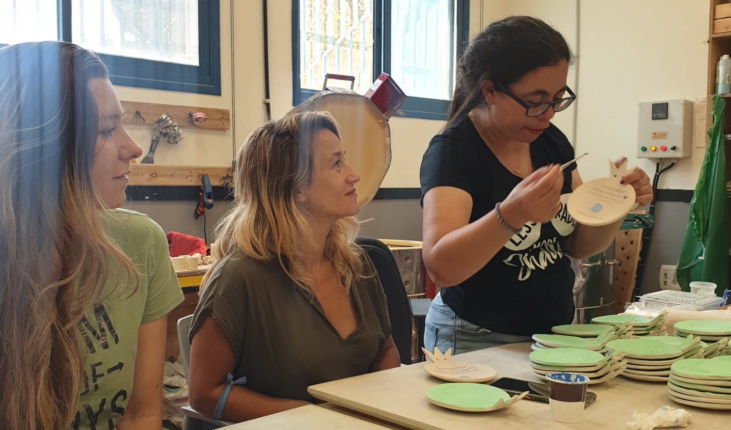 Young woman with disabilities in ceramics workshop בחורה עם מגבלויות בסדנאת קרמיקה