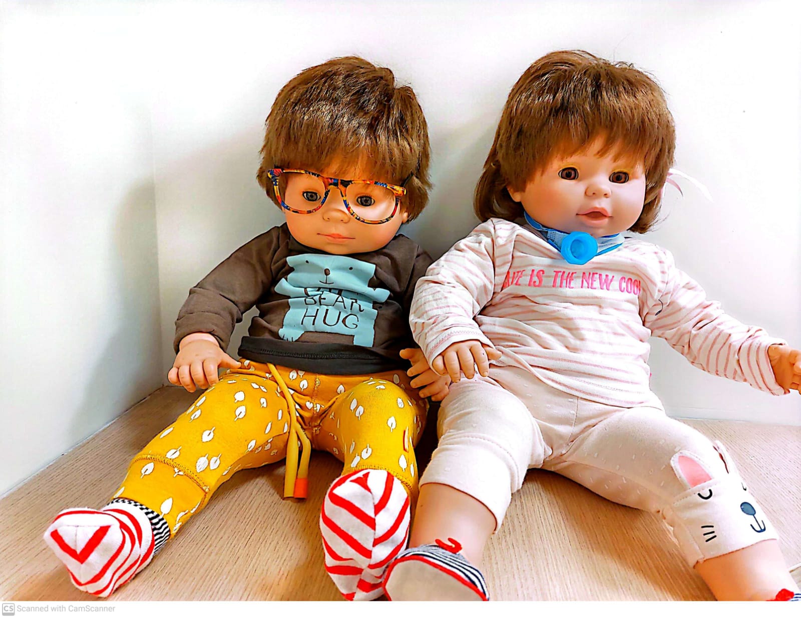 שתי בובות עם מוגבלויות Two dolls with disabilities