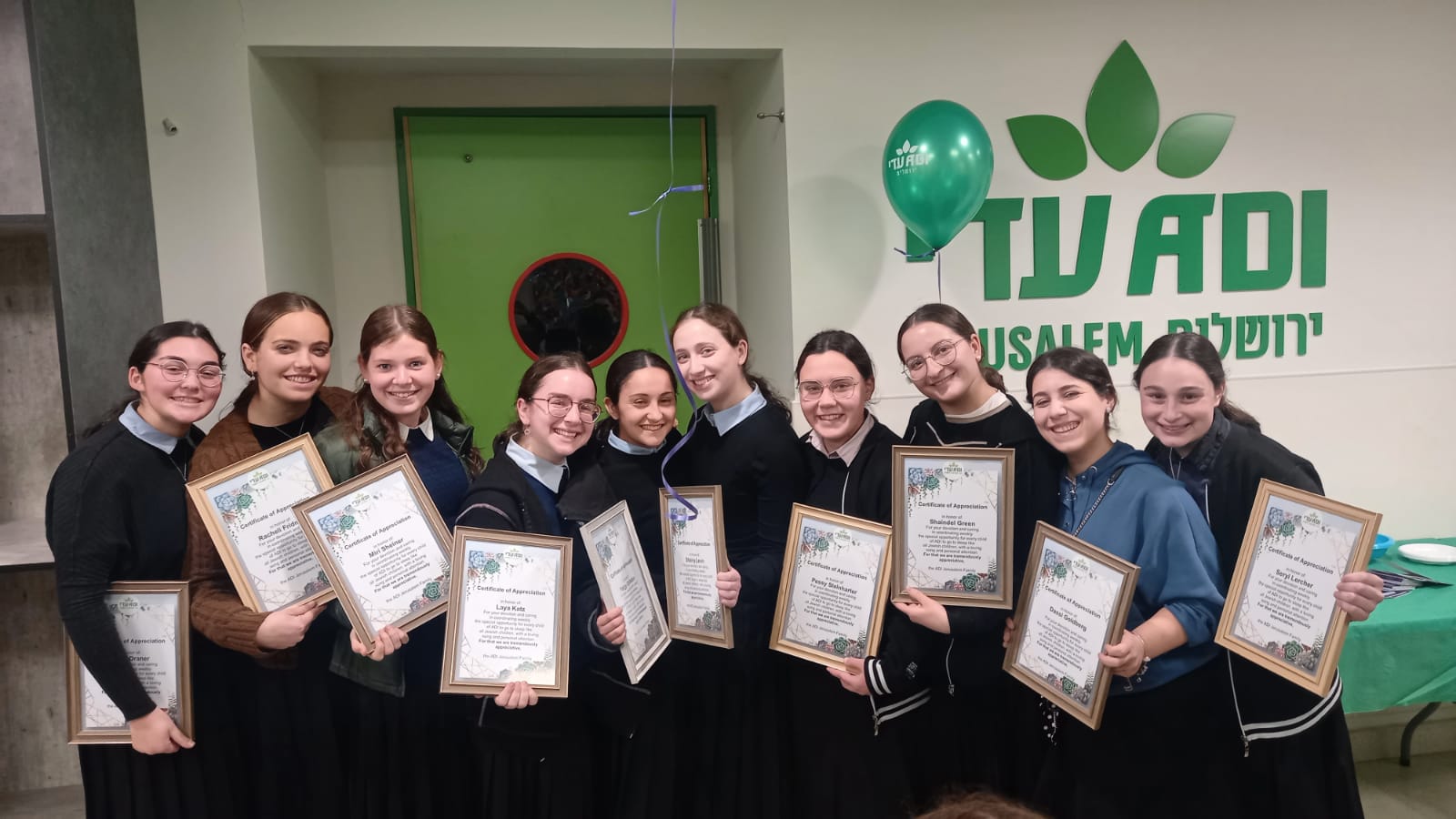 Ten girsl holding certificates עשר בנות מחזיקות תעודות
