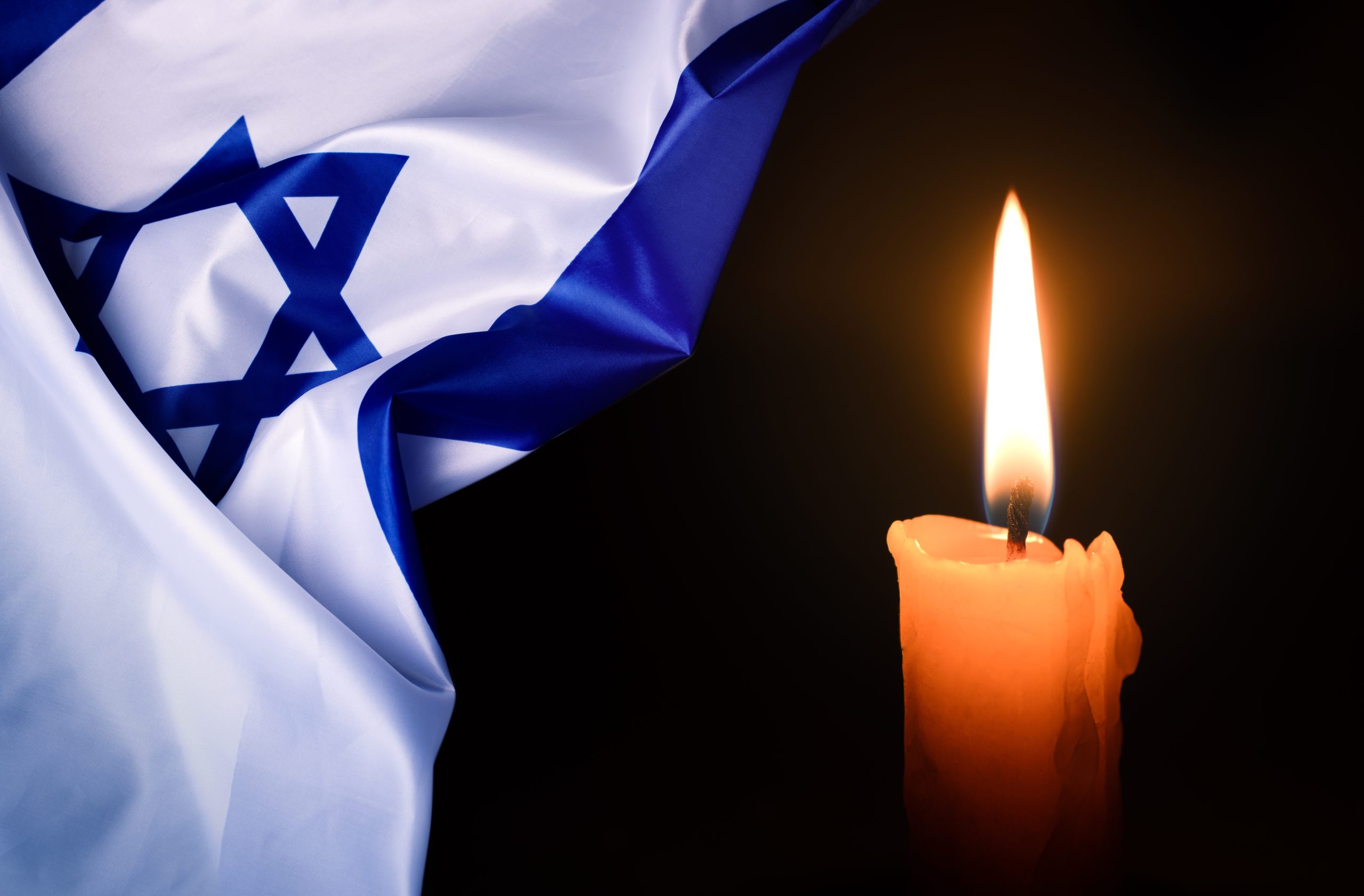 נר זכרון ודגל ישראל Memorial candle and Israeli flag